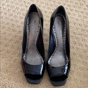BCBG black peep toe heels excellent condition